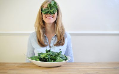 A few leaves of kale a day may keep the eye doctor away: How to nourish your eyes internally and externally