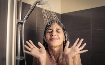 Enhancing Immunity and Skin Protection: Exploring Contrast Showers vs. Ice Baths